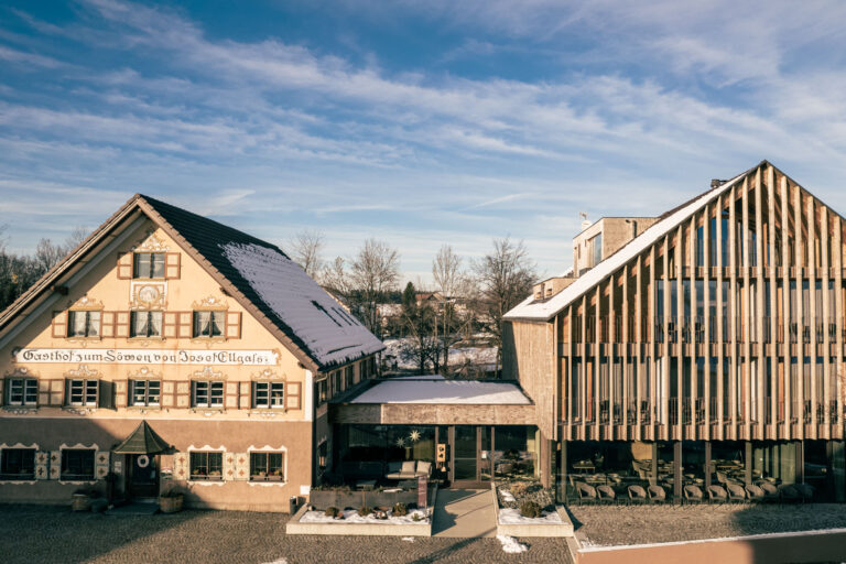 Hotelansicht im Winter