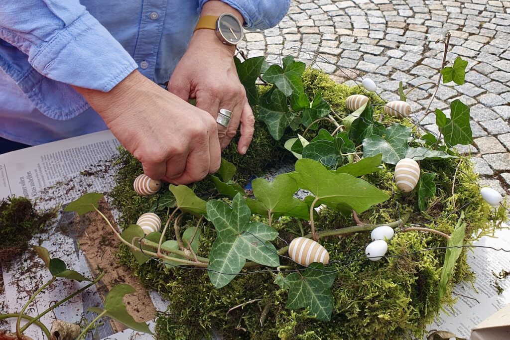 Osterkranz basteln mit Naturmaterialen