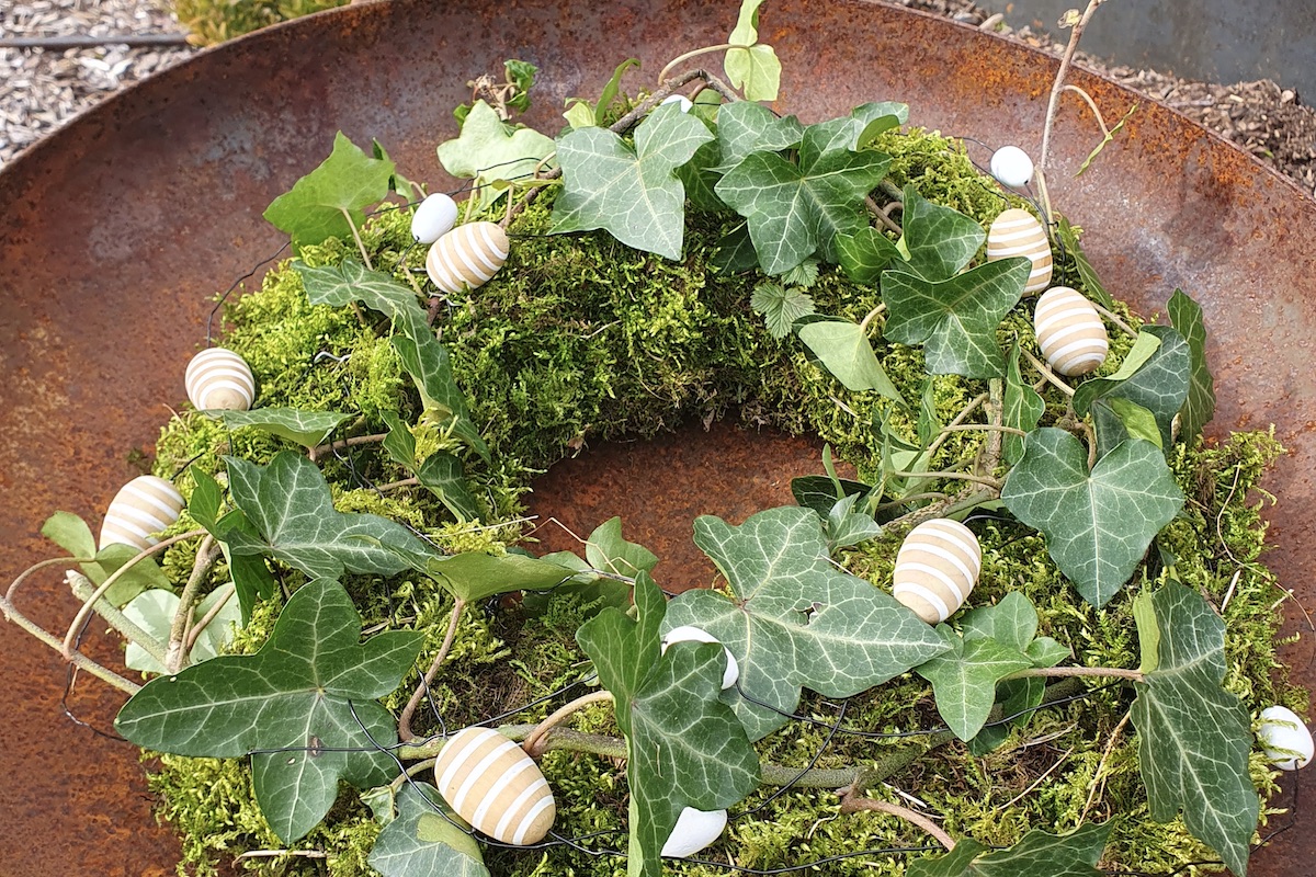 Osterkranz basteln mit Naturmaterialien | Ellgass Allgäu-Hotel